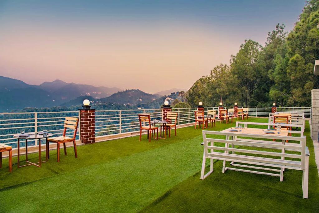 Hillcrest Heights Kasauli Exterior foto